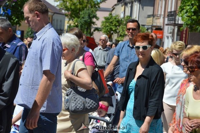 Procesja w parafii pw. św. Antoniego - Boże Ciało [04.06.2015] - zdjęcie #52 - eOstroleka.pl