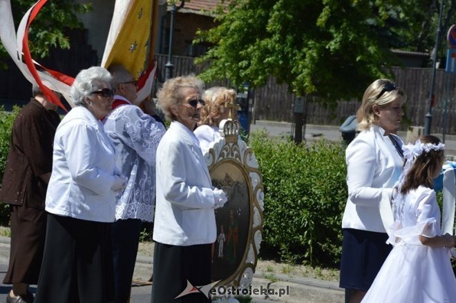Procesja w parafii pw. św. Antoniego - Boże Ciało [04.06.2015] - zdjęcie #42 - eOstroleka.pl