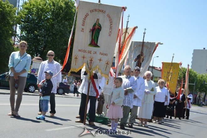 Procesja w parafii pw. św. Antoniego - Boże Ciało [04.06.2015] - zdjęcie #40 - eOstroleka.pl