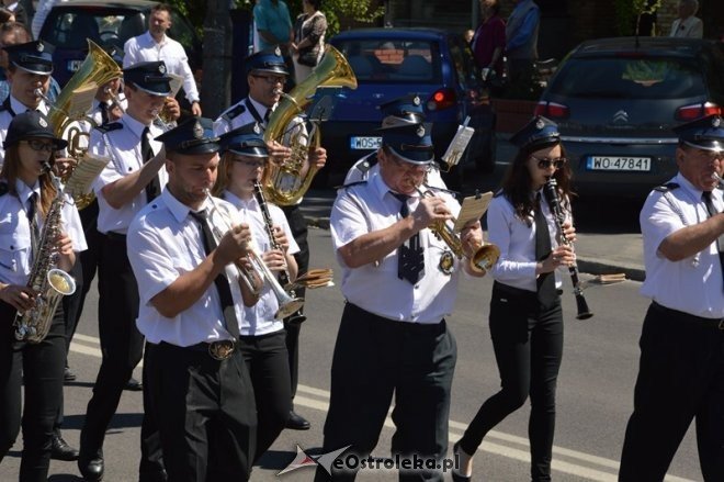 Procesja w parafii pw. św. Antoniego - Boże Ciało [04.06.2015] - zdjęcie #33 - eOstroleka.pl