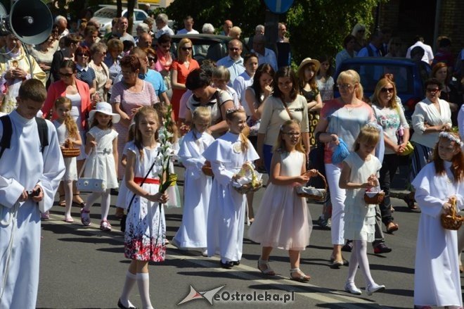 Procesja w parafii pw. św. Antoniego - Boże Ciało [04.06.2015] - zdjęcie #24 - eOstroleka.pl