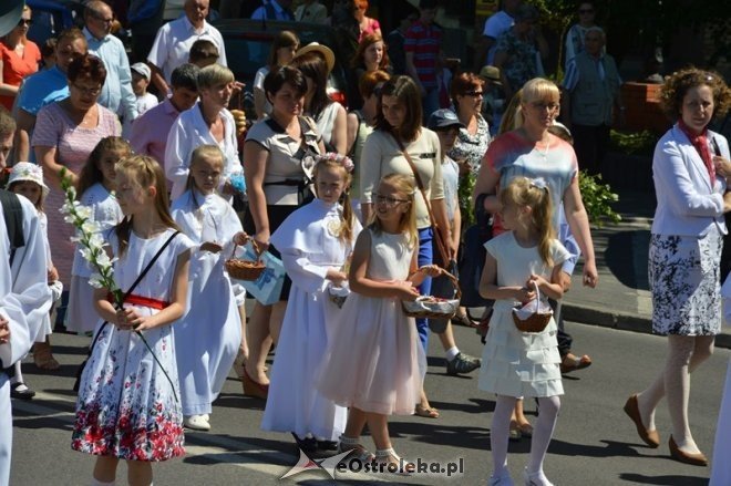 Procesja w parafii pw. św. Antoniego - Boże Ciało [04.06.2015] - zdjęcie #22 - eOstroleka.pl