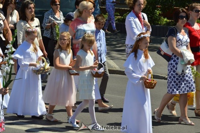 Procesja w parafii pw. św. Antoniego - Boże Ciało [04.06.2015] - zdjęcie #21 - eOstroleka.pl
