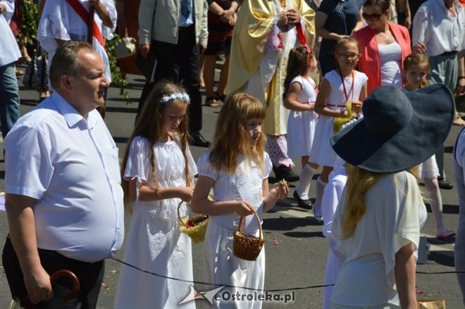 Procesja w parafii pw. św. Antoniego - Boże Ciało [04.06.2015] - zdjęcie #19 - eOstroleka.pl