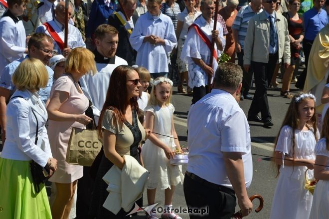 Procesja w parafii pw. św. Antoniego - Boże Ciało [04.06.2015] - zdjęcie #18 - eOstroleka.pl
