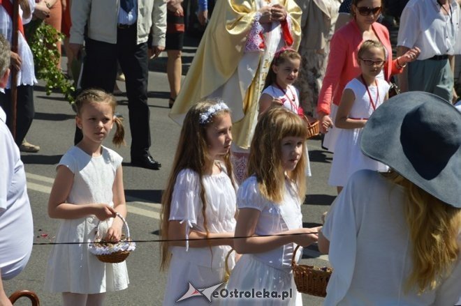 Procesja w parafii pw. św. Antoniego - Boże Ciało [04.06.2015] - zdjęcie #17 - eOstroleka.pl