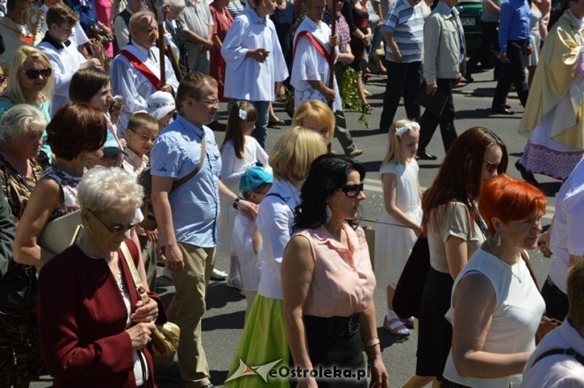 Procesja w parafii pw. św. Antoniego - Boże Ciało [04.06.2015] - zdjęcie #16 - eOstroleka.pl