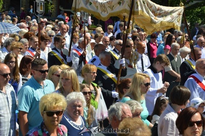 Procesja w parafii pw. św. Antoniego - Boże Ciało [04.06.2015] - zdjęcie #15 - eOstroleka.pl