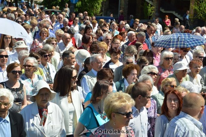 Procesja w parafii pw. św. Antoniego - Boże Ciało [04.06.2015] - zdjęcie #13 - eOstroleka.pl