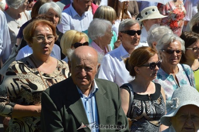 Procesja w parafii pw. św. Antoniego - Boże Ciało [04.06.2015] - zdjęcie #11 - eOstroleka.pl