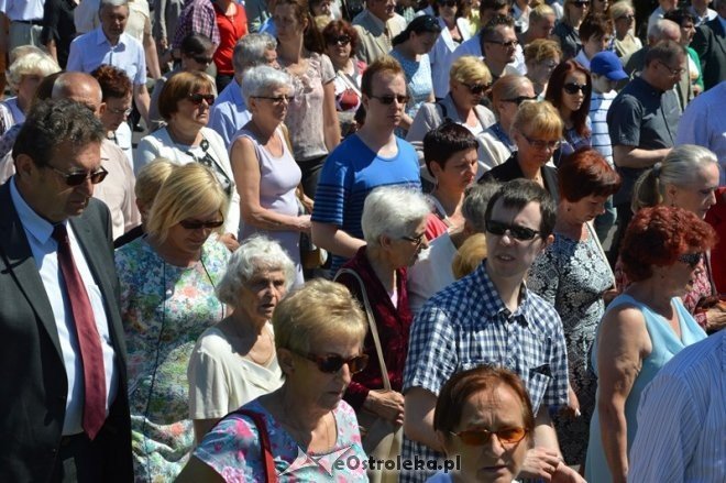 Procesja w parafii pw. św. Antoniego - Boże Ciało [04.06.2015] - zdjęcie #7 - eOstroleka.pl