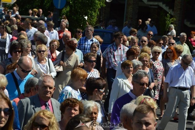 Procesja w parafii pw. św. Antoniego - Boże Ciało [04.06.2015] - zdjęcie #5 - eOstroleka.pl