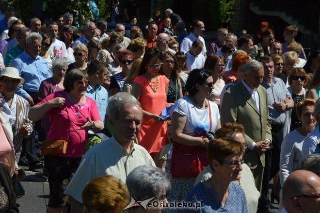 Procesja w parafii pw. św. Antoniego - Boże Ciało [04.06.2015] - zdjęcie #73 - eOstroleka.pl
