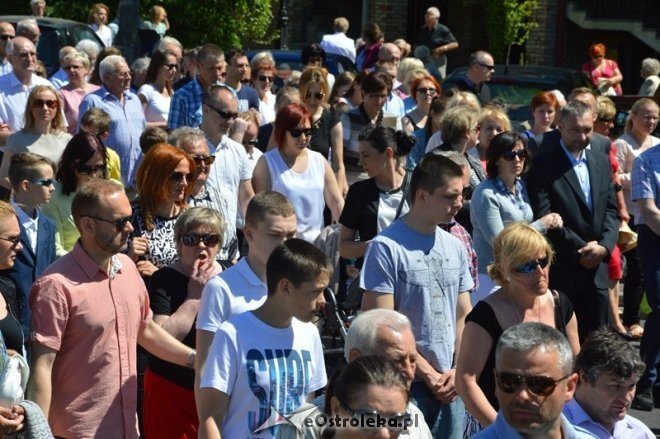 Procesja w parafii pw. św. Antoniego - Boże Ciało [04.06.2015] - zdjęcie #65 - eOstroleka.pl