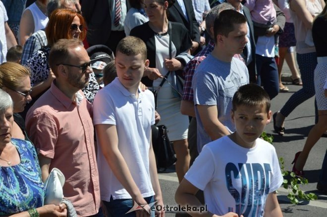 Procesja w parafii pw. św. Antoniego - Boże Ciało [04.06.2015] - zdjęcie #63 - eOstroleka.pl
