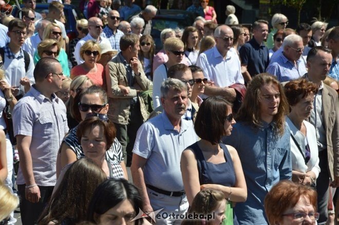 Procesja w parafii pw. św. Antoniego - Boże Ciało [04.06.2015] - zdjęcie #61 - eOstroleka.pl