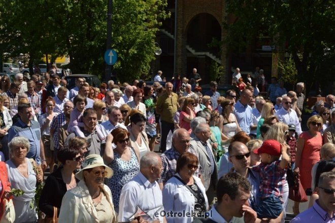 Procesja w parafii pw. św. Antoniego - Boże Ciało [04.06.2015] - zdjęcie #59 - eOstroleka.pl