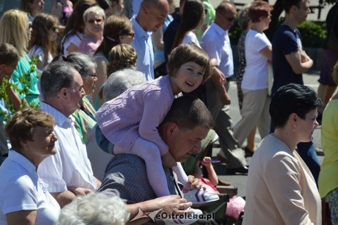 Procesja w parafii pw. św. Antoniego - Boże Ciało [04.06.2015] - zdjęcie #57 - eOstroleka.pl