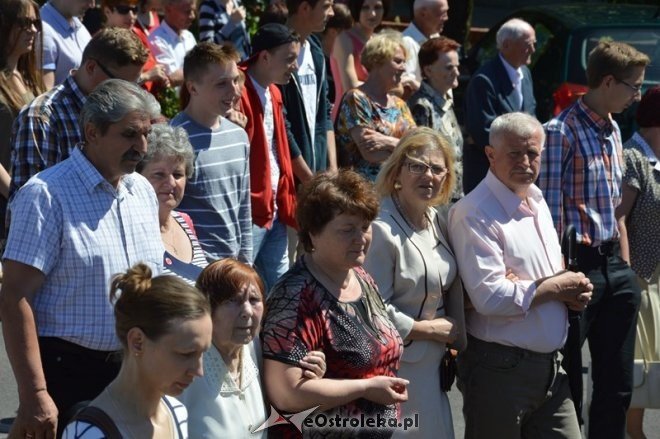 Procesja w parafii pw. św. Antoniego - Boże Ciało [04.06.2015] - zdjęcie #53 - eOstroleka.pl