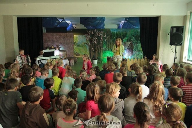 Calineczka w wykonaniu uczniów „dziesiątki” [10.06.2015] - zdjęcie #52 - eOstroleka.pl