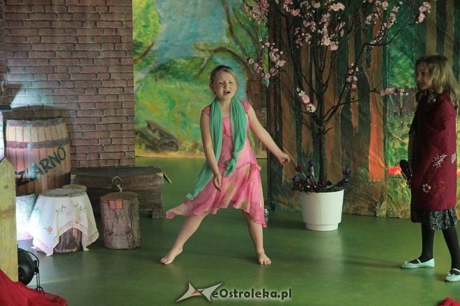 Calineczka w wykonaniu uczniów „dziesiątki” [10.06.2015] - zdjęcie #18 - eOstroleka.pl