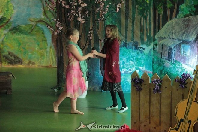 Calineczka w wykonaniu uczniów „dziesiątki” [10.06.2015] - zdjęcie #13 - eOstroleka.pl