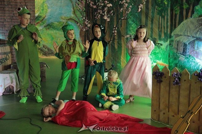 Calineczka w wykonaniu uczniów „dziesiątki” [10.06.2015] - zdjęcie #9 - eOstroleka.pl