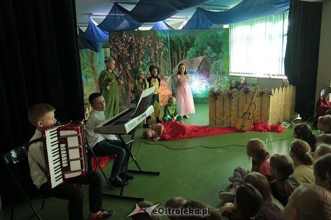 Calineczka w wykonaniu uczniów „dziesiątki” [10.06.2015] - zdjęcie #8 - eOstroleka.pl