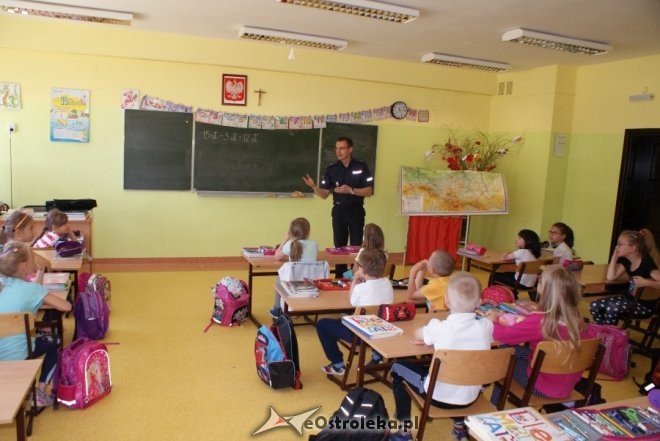 Ostrołęka: O wakacyjnym bezpieczeństwie w Krainie Misiów i z uczniami miejskiej dziesiątki [11.06.2015] - zdjęcie #3 - eOstroleka.pl