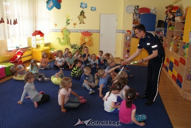 Ostrołęka: O wakacyjnym bezpieczeństwie w Krainie Misiów i z uczniami miejskiej dziesiątki [11.06.2015] - zdjęcie #8 - eOstroleka.pl