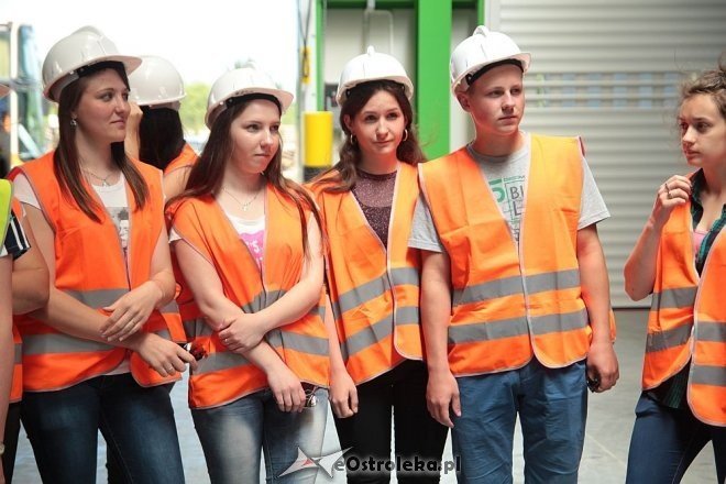 Ostrołęka: Uczniowie Technikum Ochrony Środowiska z Myszyńca odwiedzili sortownię śmieci [12.06.2015] - zdjęcie #18 - eOstroleka.pl
