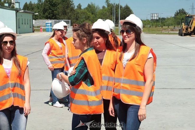 Ostrołęka: Uczniowie Technikum Ochrony Środowiska z Myszyńca odwiedzili sortownię śmieci [12.06.2015] - zdjęcie #29 - eOstroleka.pl
