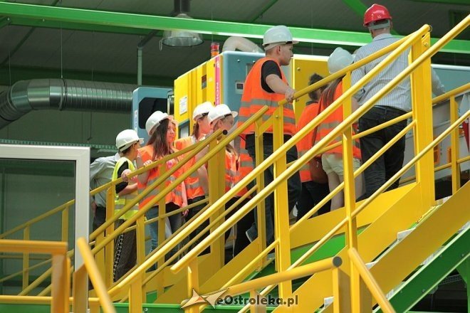 Ostrołęka: Uczniowie Technikum Ochrony Środowiska z Myszyńca odwiedzili sortownię śmieci [12.06.2015] - zdjęcie #39 - eOstroleka.pl