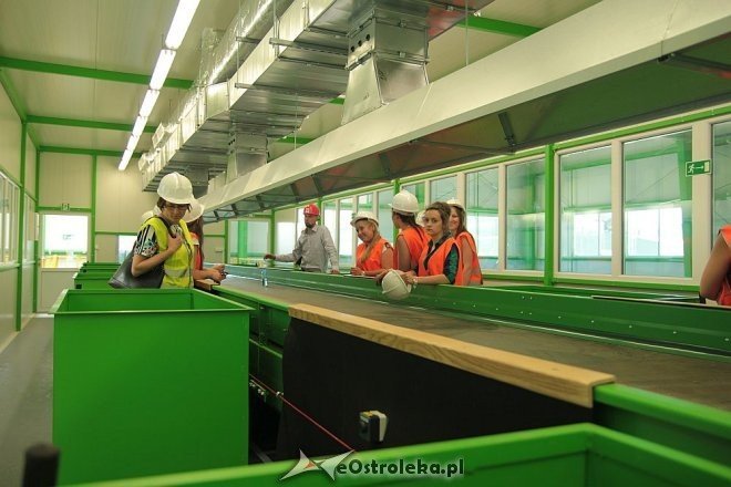 Ostrołęka: Uczniowie Technikum Ochrony Środowiska z Myszyńca odwiedzili sortownię śmieci [12.06.2015] - zdjęcie #30 - eOstroleka.pl