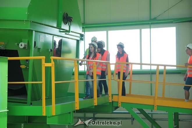 Ostrołęka: Uczniowie Technikum Ochrony Środowiska z Myszyńca odwiedzili sortownię śmieci [12.06.2015] - zdjęcie #26 - eOstroleka.pl