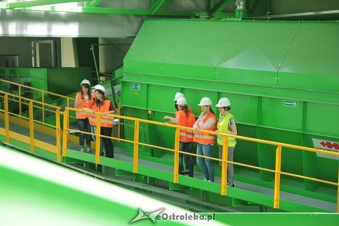 Ostrołęka: Uczniowie Technikum Ochrony Środowiska z Myszyńca odwiedzili sortownię śmieci [12.06.2015] - zdjęcie #24 - eOstroleka.pl