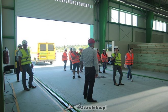 Ostrołęka: Uczniowie Technikum Ochrony Środowiska z Myszyńca odwiedzili sortownię śmieci [12.06.2015] - zdjęcie #1 - eOstroleka.pl