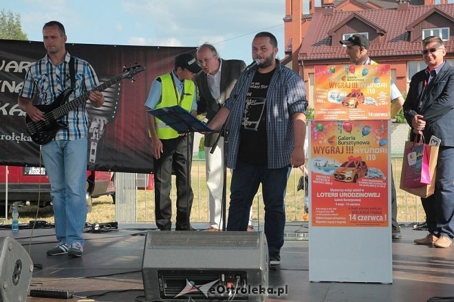 Daniel Chromik wygrał samochód w loterii na I urodziny Galerii Bursztynowej [14.06.2015] - zdjęcie #41 - eOstroleka.pl