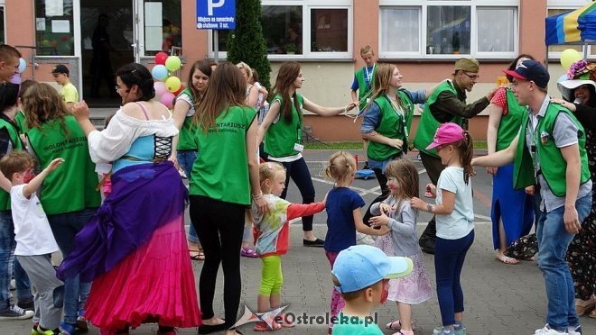 „Radosny Świetlicobus” po raz czwarty wyruszył w wakacyjną trasę [16.06.2015] - zdjęcie #17 - eOstroleka.pl