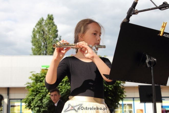 Koncert podsumowujący roczny dorobek edukacyjny uczniów PSM [16.06.2015] - zdjęcie #3 - eOstroleka.pl