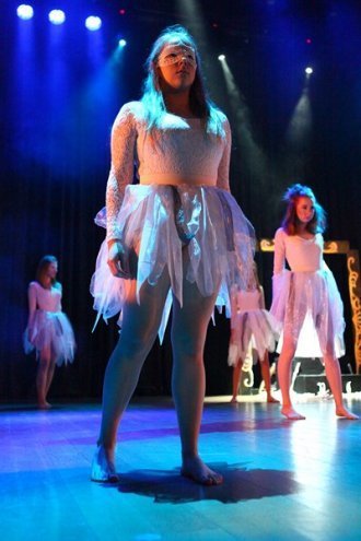 PO DRUGIEJ STRONIE LUSTRA - spektakl taneczny [21.06.2015] - zdjęcie #52 - eOstroleka.pl