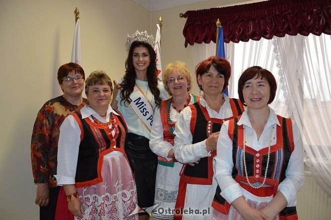 „W Kurpia obiektywem”: wernisaż wystawy i spotkanie z Miss Polski, Ewą Mielnicką [22.06.2015] - zdjęcie #2 - eOstroleka.pl