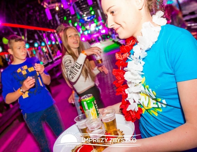 Imprezy Zbyszko: Hawajska, Energetyczna Noc w Nowogrodzie - zdjęcie #71 - eOstroleka.pl