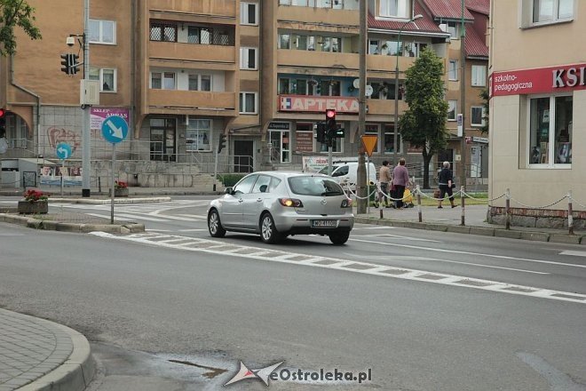 Ostrołęka: Odwrócony sygnalizator na przejściu dla pieszych. Szczeniacki wybryk czy zwyczajna usterka? [23.06.2015] - zdjęcie #10 - eOstroleka.pl