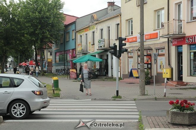 Ostrołęka: Odwrócony sygnalizator na przejściu dla pieszych. Szczeniacki wybryk czy zwyczajna usterka? [23.06.2015] - zdjęcie #9 - eOstroleka.pl