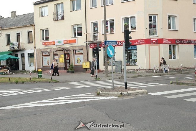 Ostrołęka: Odwrócony sygnalizator na przejściu dla pieszych. Szczeniacki wybryk czy zwyczajna usterka? [23.06.2015] - zdjęcie #7 - eOstroleka.pl