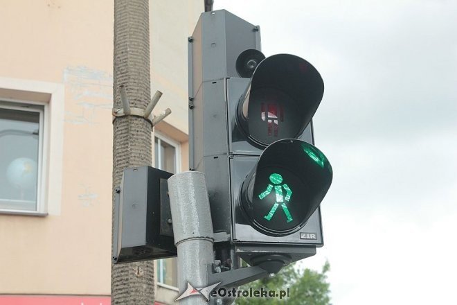 Ostrołęka: Odwrócony sygnalizator na przejściu dla pieszych. Szczeniacki wybryk czy zwyczajna usterka? [23.06.2015] - zdjęcie #6 - eOstroleka.pl