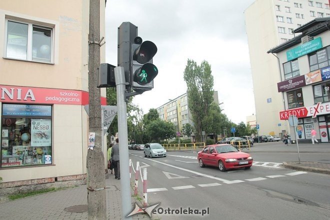 Ostrołęka: Odwrócony sygnalizator na przejściu dla pieszych. Szczeniacki wybryk czy zwyczajna usterka? [23.06.2015] - zdjęcie #6 - eOstroleka.pl