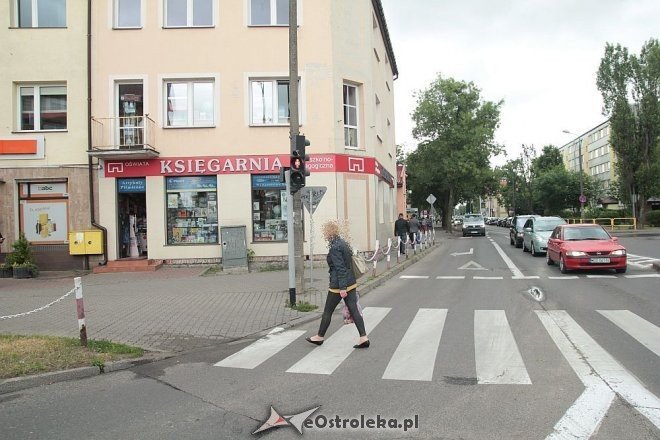Ostrołęka: Odwrócony sygnalizator na przejściu dla pieszych. Szczeniacki wybryk czy zwyczajna usterka? [23.06.2015] - zdjęcie #7 - eOstroleka.pl