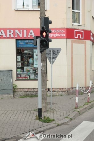 Ostrołęka: Odwrócony sygnalizator na przejściu dla pieszych. Szczeniacki wybryk czy zwyczajna usterka? [23.06.2015] - zdjęcie #3 - eOstroleka.pl